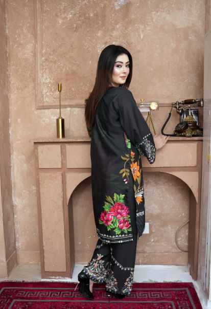 Black multi flowers 2pc ✨